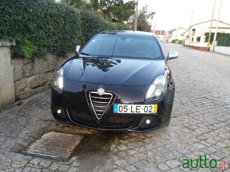 2010' Alfa Romeo Giulietta photo #3