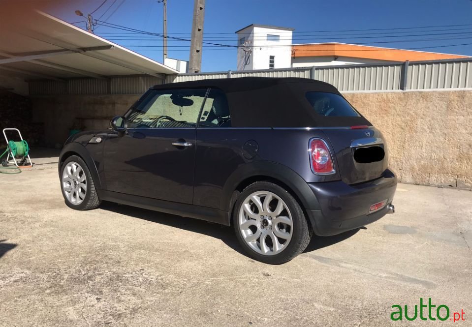 2012' MINI Cabrio photo #5