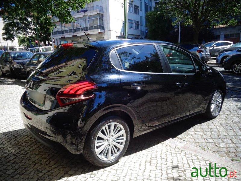 2019' Peugeot 208 photo #5