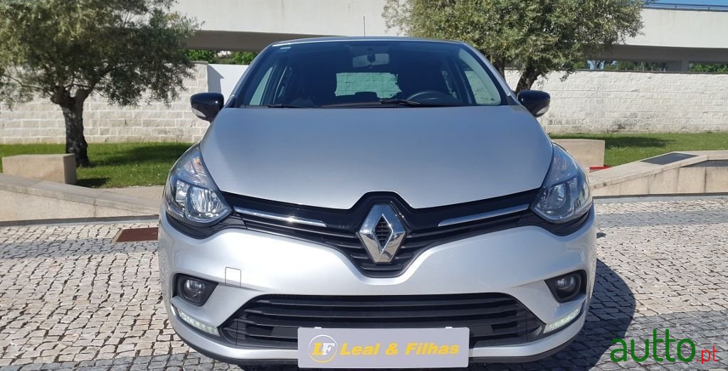 2019' Renault Clio photo #2