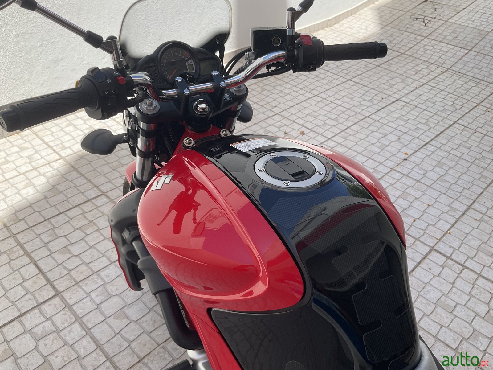 2010' Suzuki photo #7