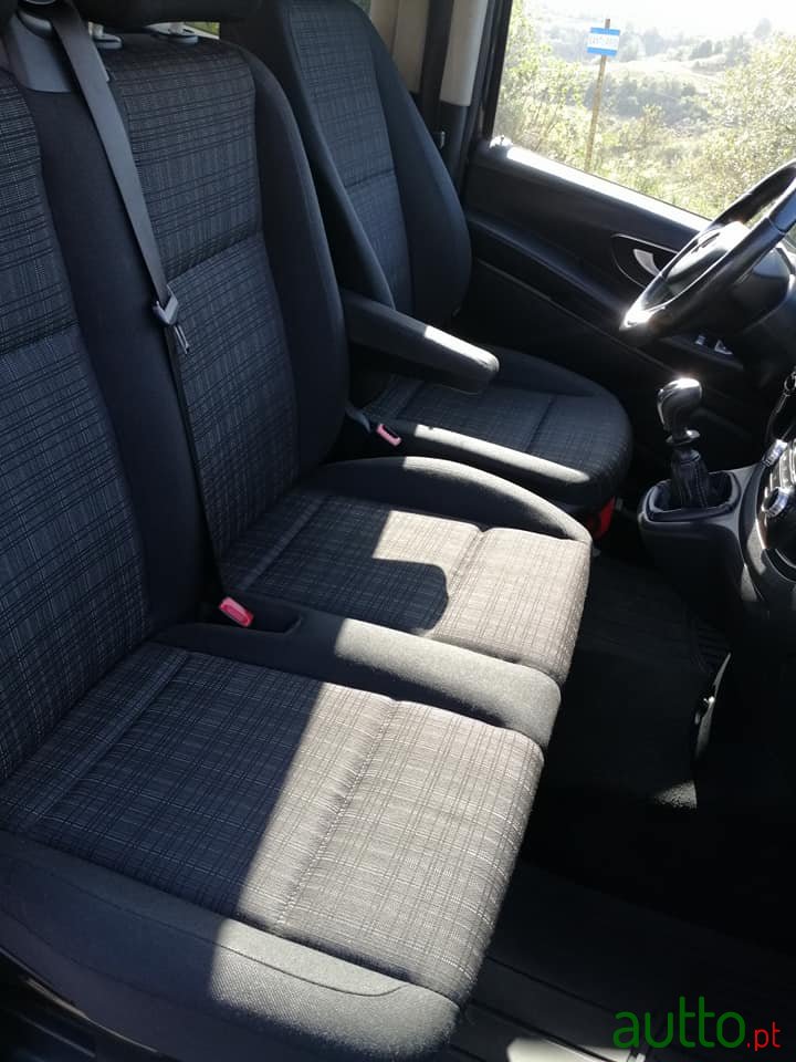 2011' Mercedes-Benz 380 photo #3