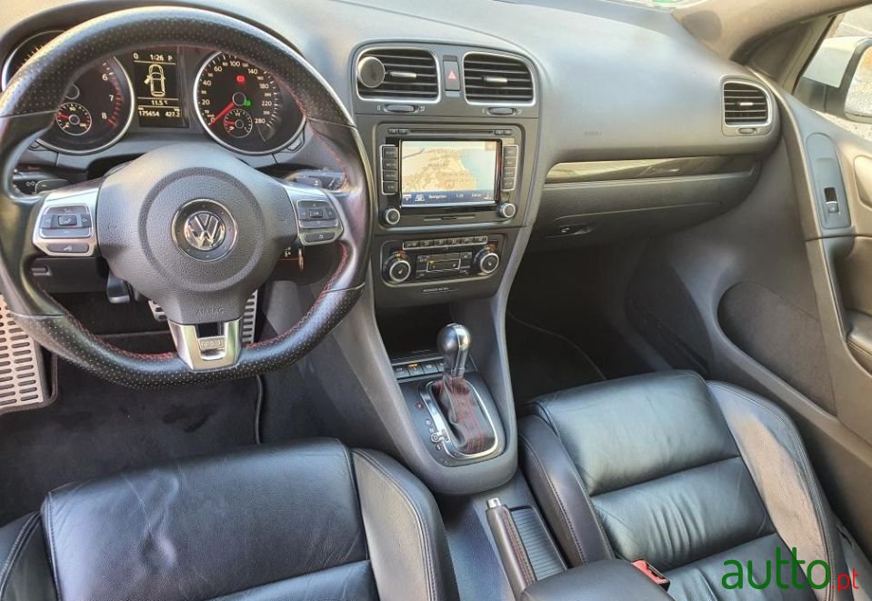 2009' Volkswagen Golf photo #4