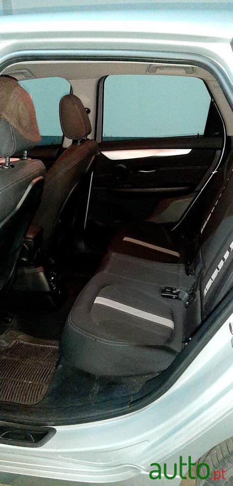 2016' BMW 216 D Active Tourer photo #5