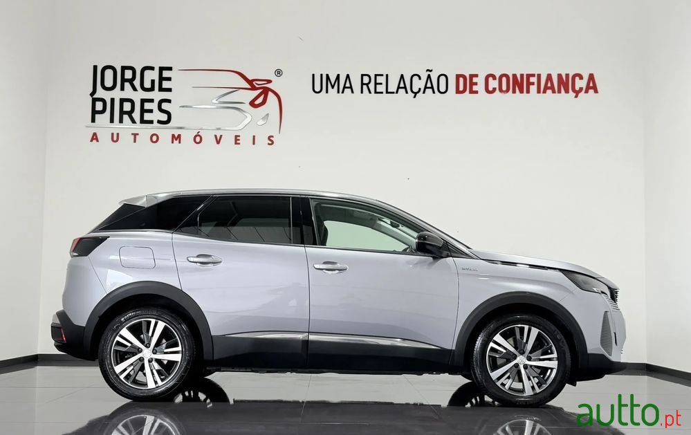 2023' Peugeot 3008 1.6 Hybrid Allure E-Eat8 photo #3