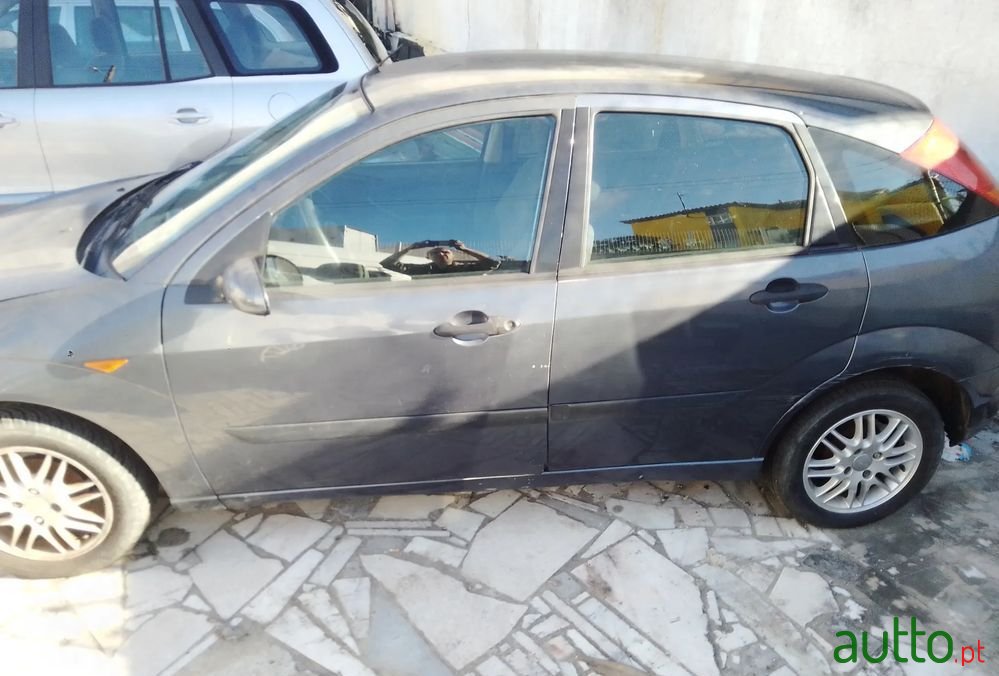 2002' Ford Focus 1.6 Ghia photo #2