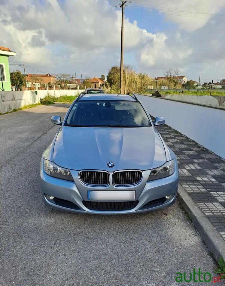 2009' BMW 318 D Touring photo #1