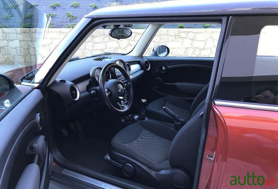 2010' MINI Cooper photo #2