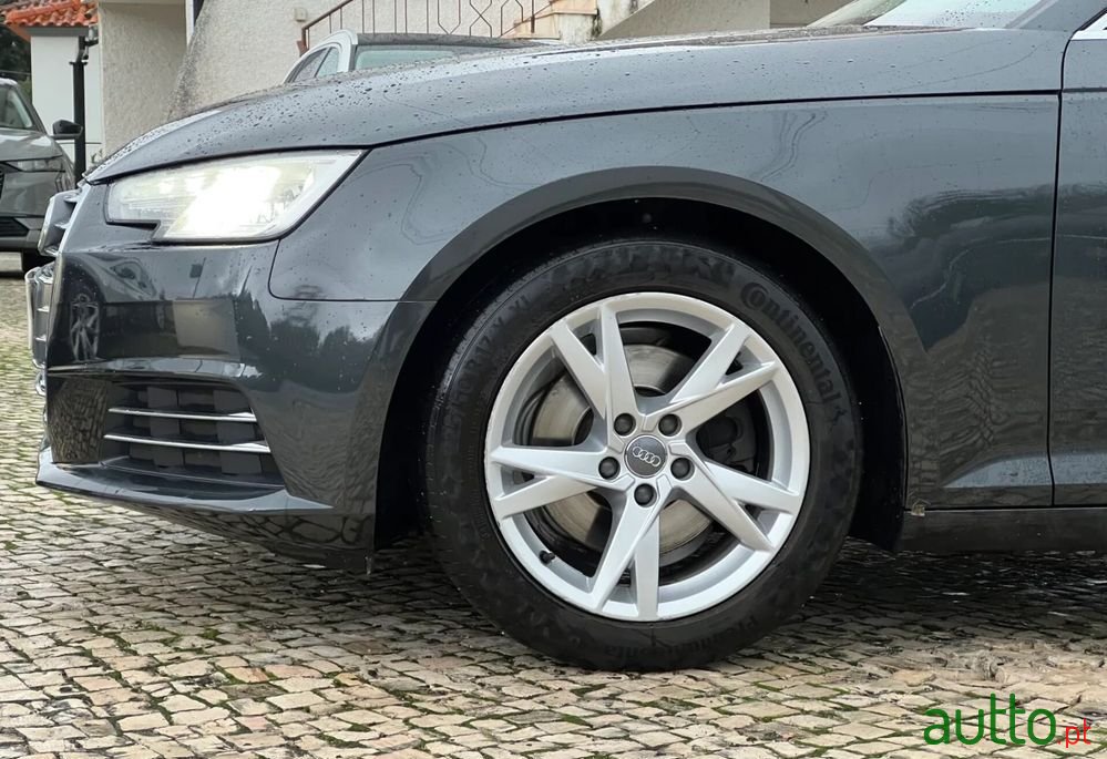 2017' Audi A4 Avant photo #2