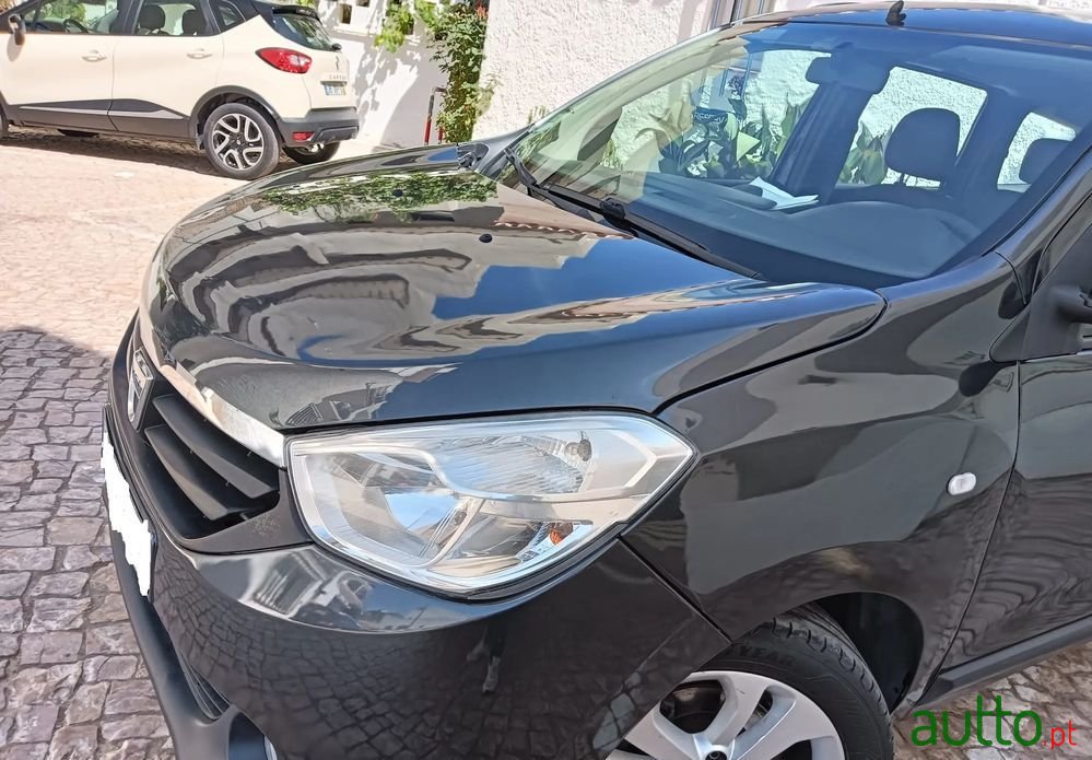 2013' Dacia Lodgy photo #6