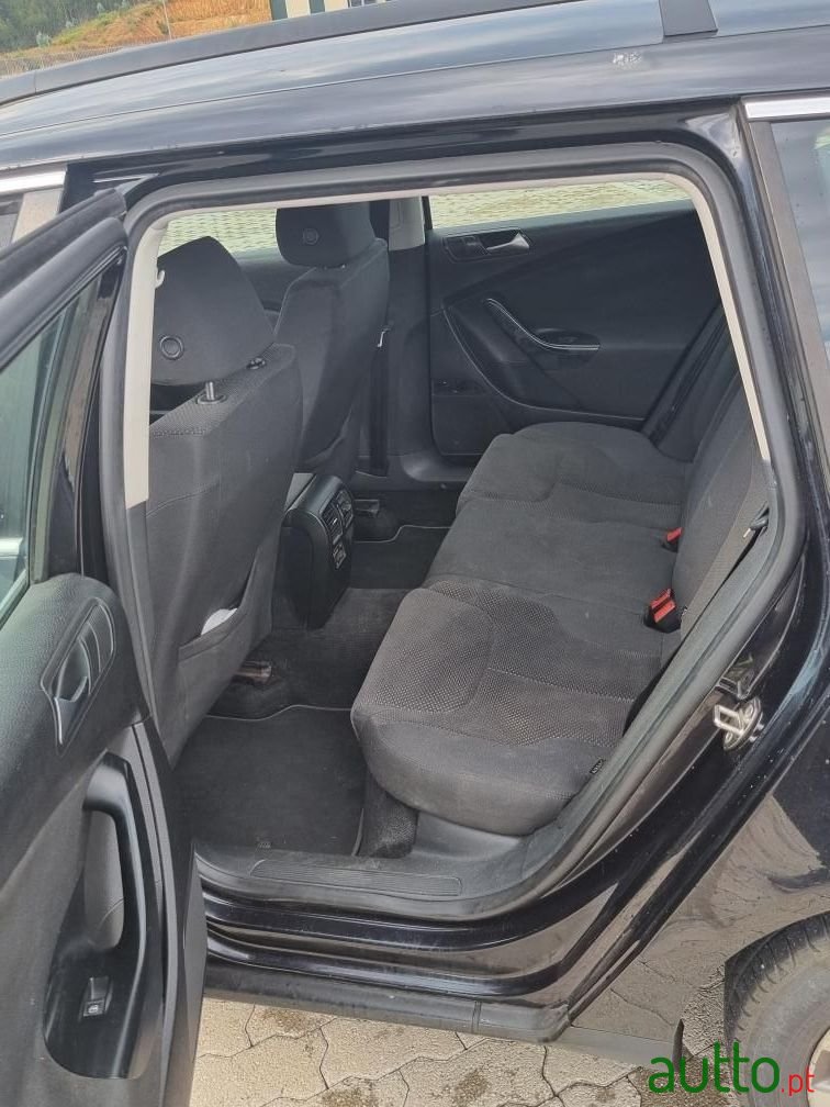 2008' Volkswagen Passat photo #6