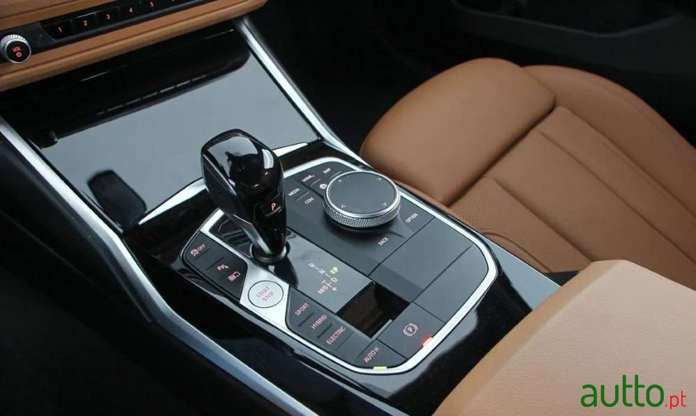 2022' BMW 330 E Touring Auto photo #3