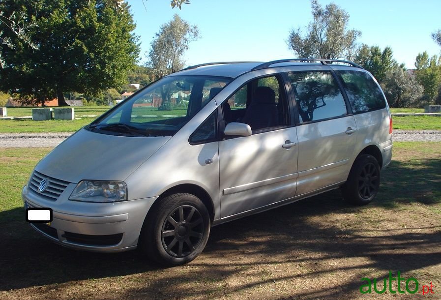 2001' Volkswagen Sharan Confortline photo #1