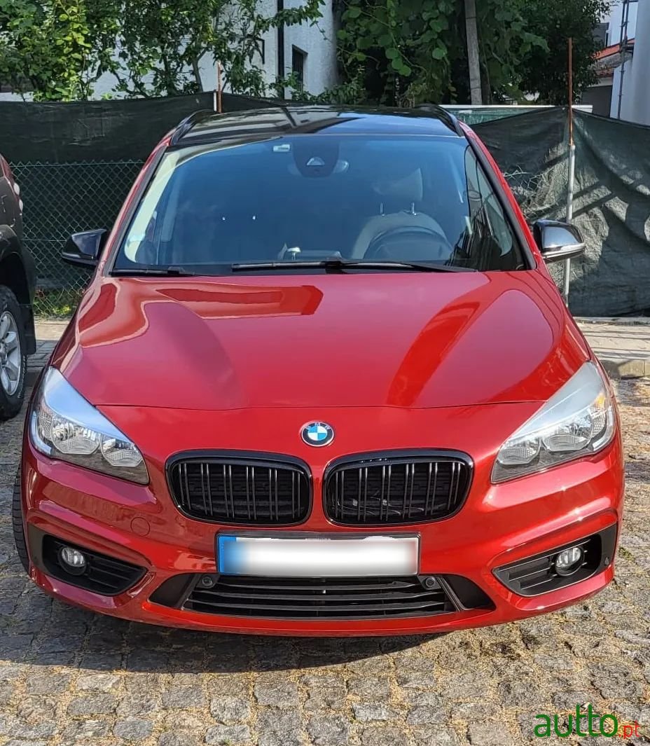 2016' BMW 216 Gran Tourer photo #2