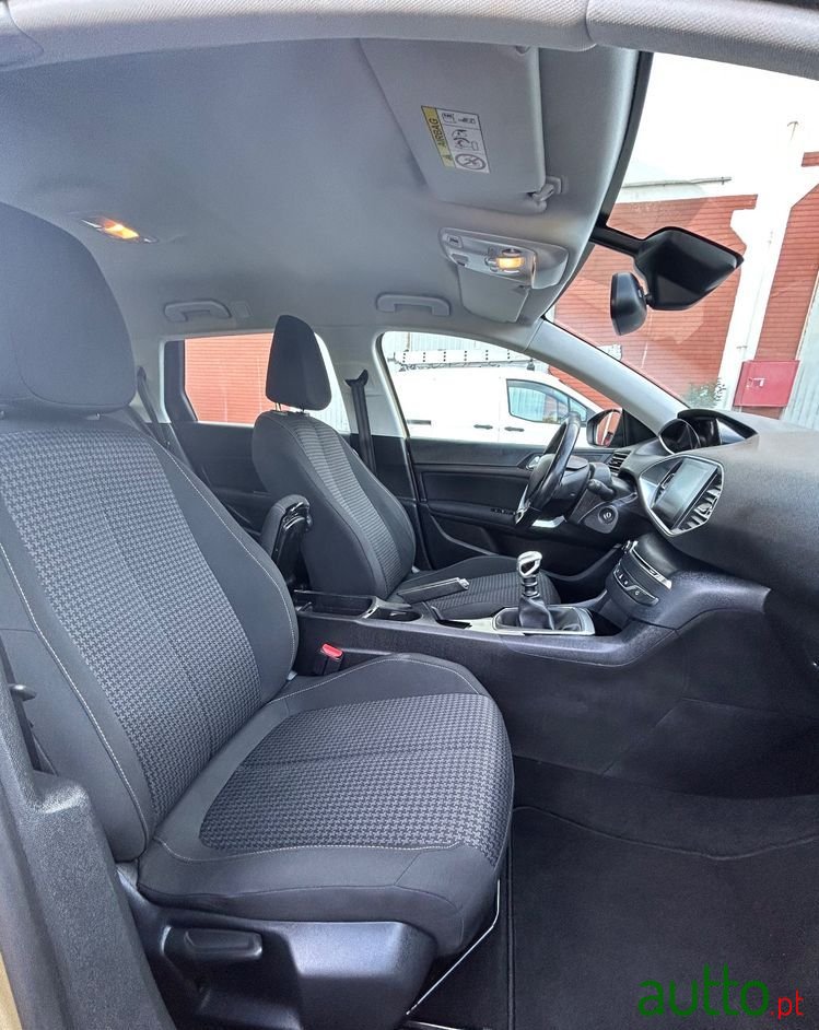 2018' Peugeot 308 1.5 Bluehdi Gt photo #3