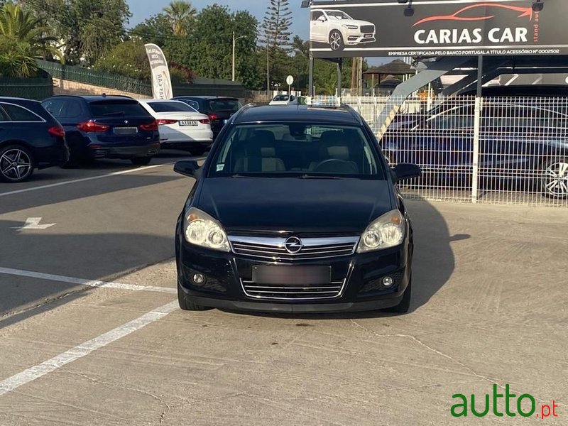 2009' Opel Astra Sports Tourer photo #3