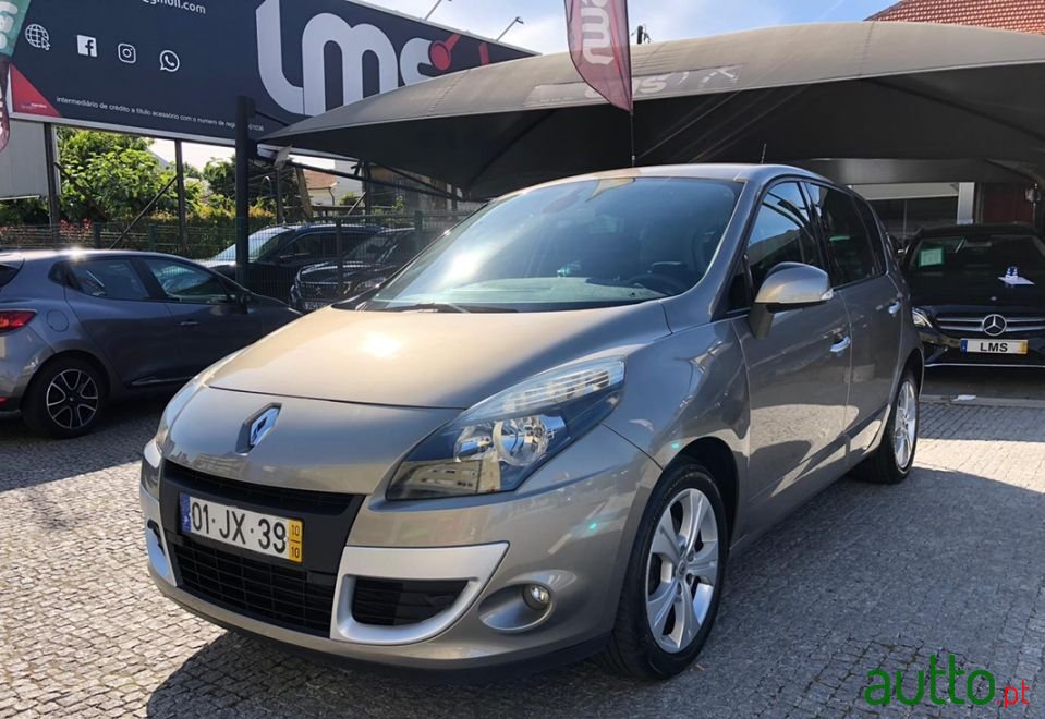 2010' Renault Scenic photo #3