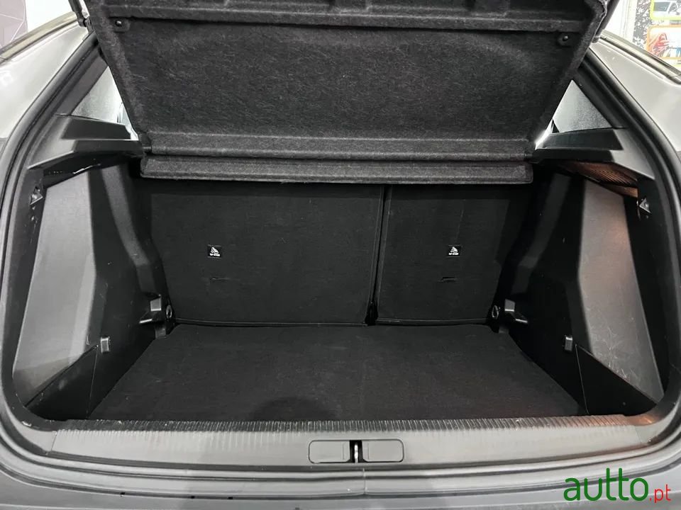 2021' Peugeot 2008 photo #3