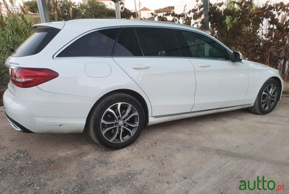 2015' Mercedes-Benz C-300 photo #2