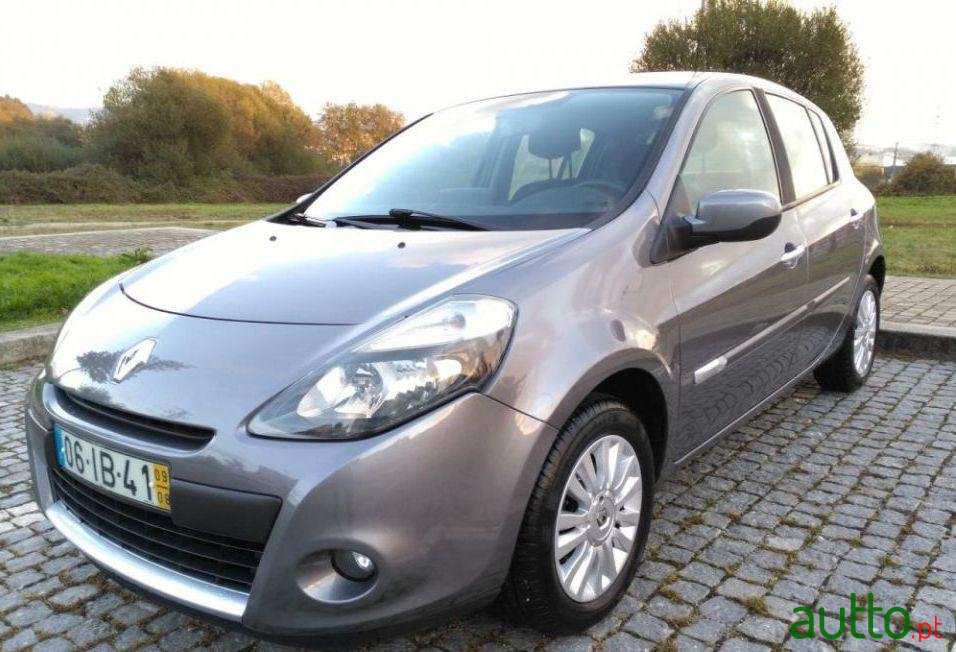 2009' Renault Clio Dynamique S photo #2