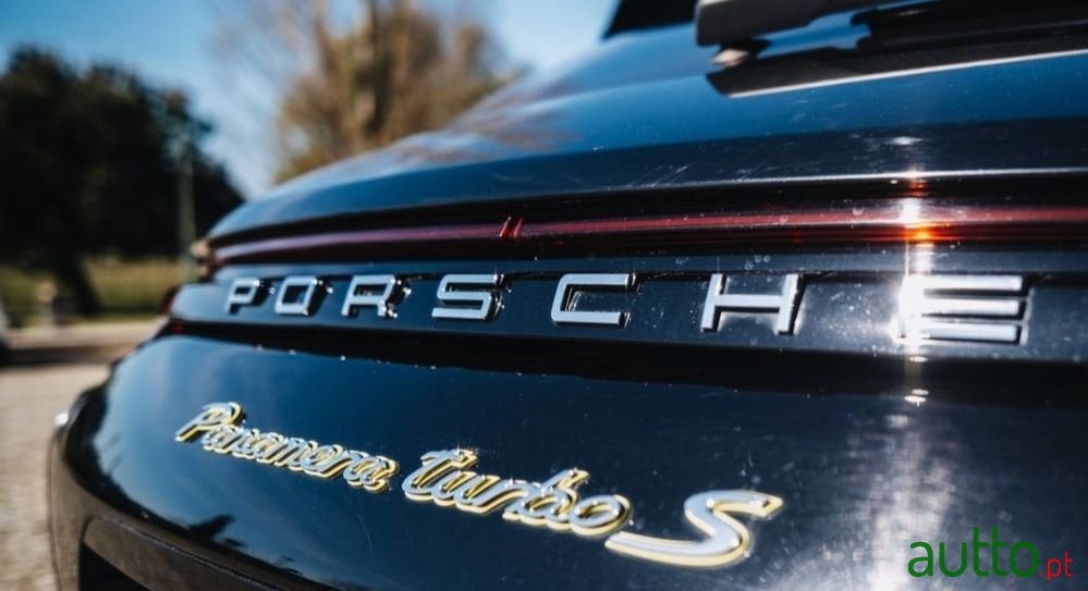 2018' Porsche Panamera Sport Turismo photo #4