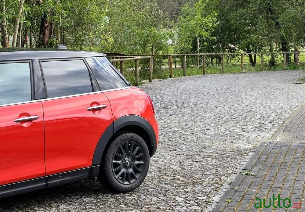 2018' MINI Cooper D photo #6