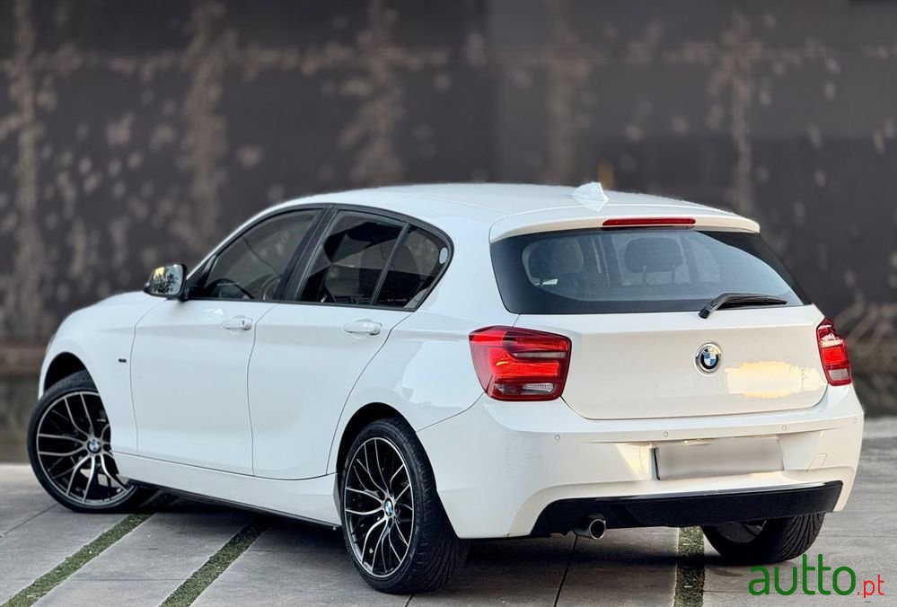 2011' BMW Série 1 D Line Sport photo #3