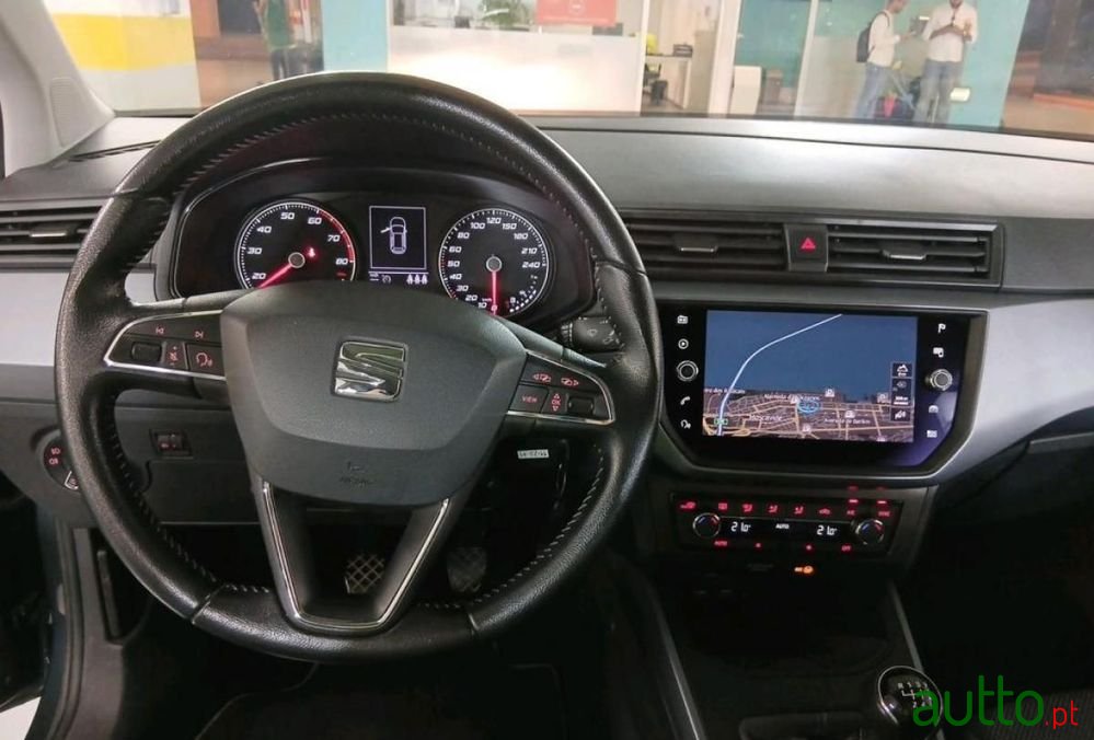 2020' SEAT Arona 1.0 Tsi Style photo #3