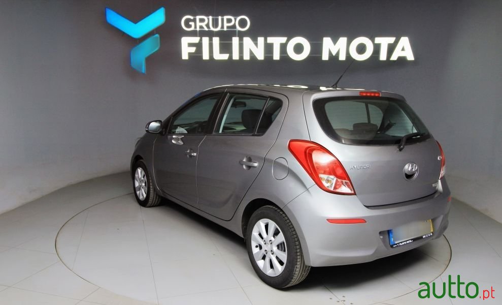 2014' Hyundai i20 1.1 Crdi Urban photo #4