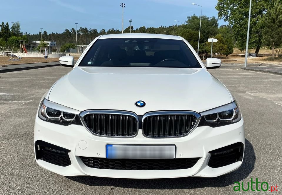 2019' BMW 530 photo #2