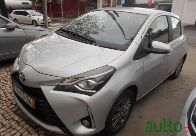 2017' Toyota Yaris photo #2