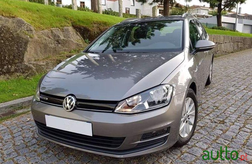 2015' Volkswagen Golf Bluemotion photo #2