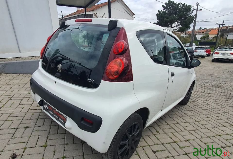 2013' Peugeot 107 photo #6