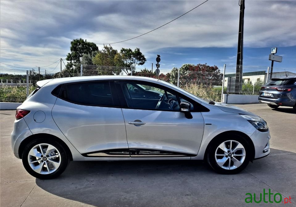 2016' Renault Clio photo #3