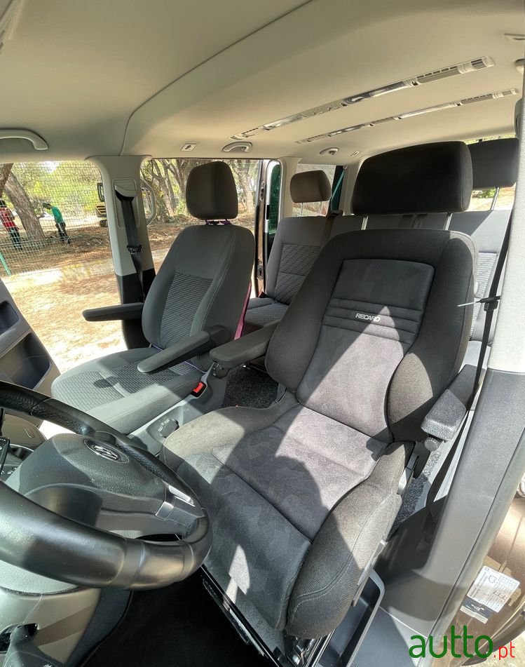 2015' Volkswagen Multivan photo #4