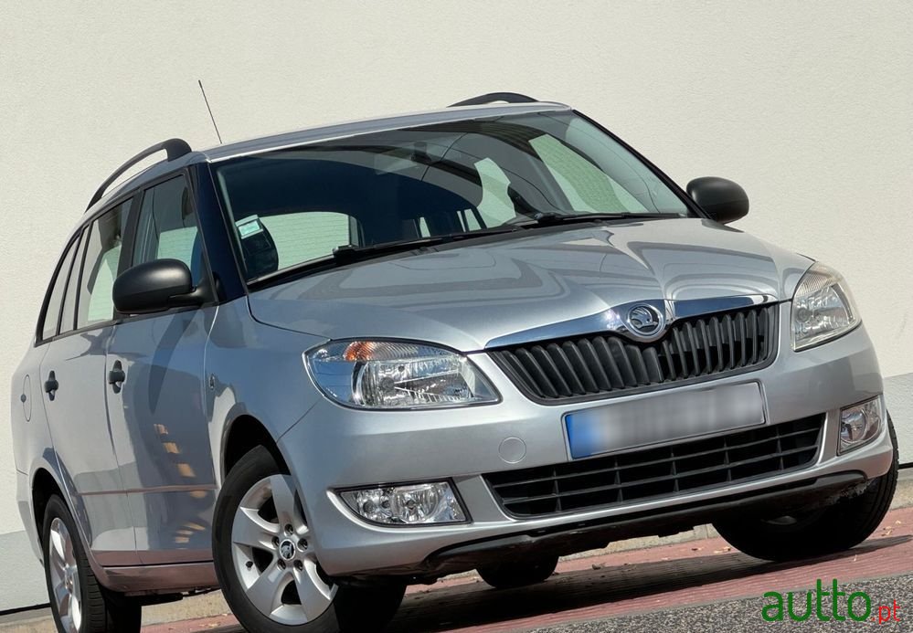 2013' Skoda Fabia Break photo #1
