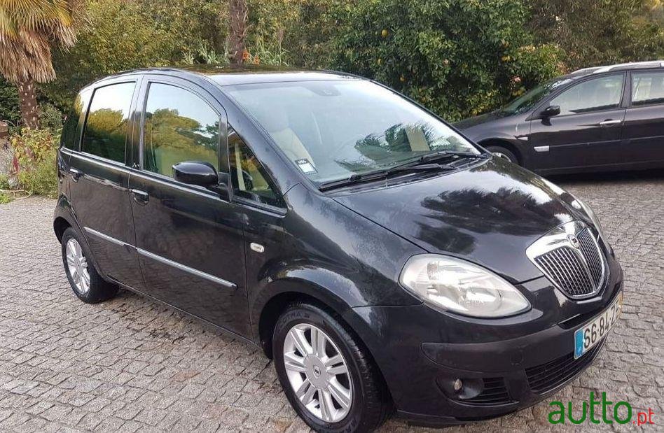 2004' Lancia Musa photo #1