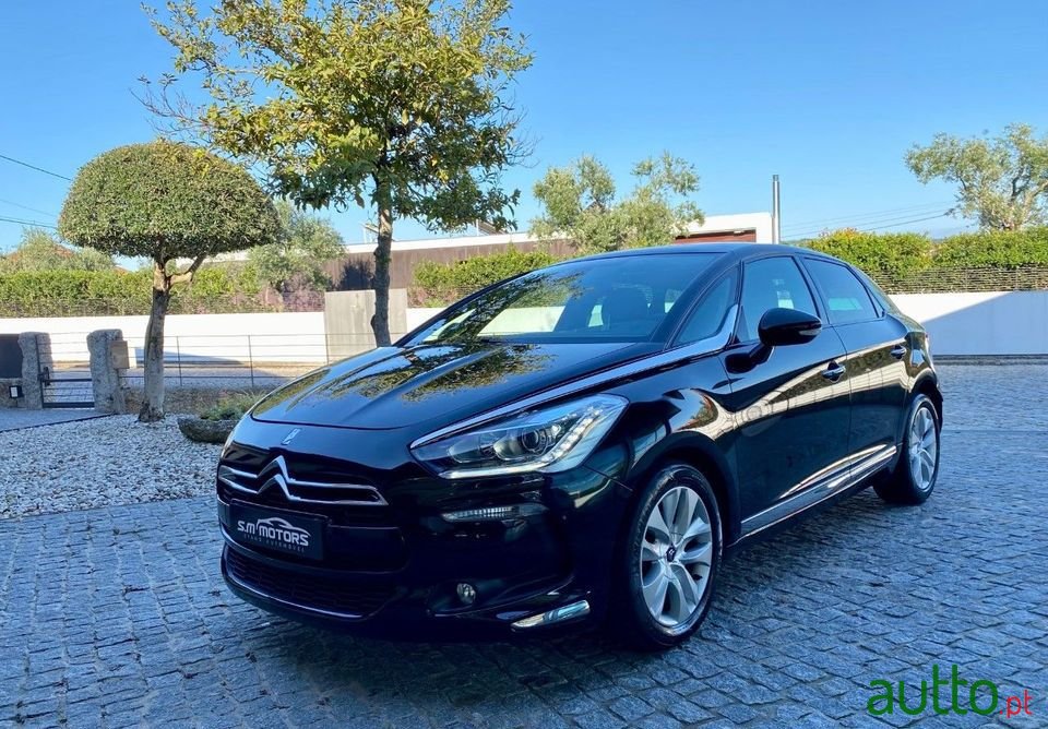 2013' Citroen DS5 photo #3