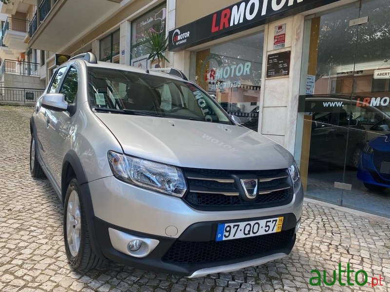 2015' Dacia Sandero photo #2