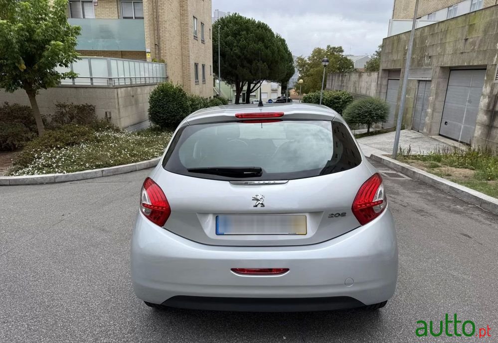 2014' Peugeot 208 1.4 Hdi Allure photo #5
