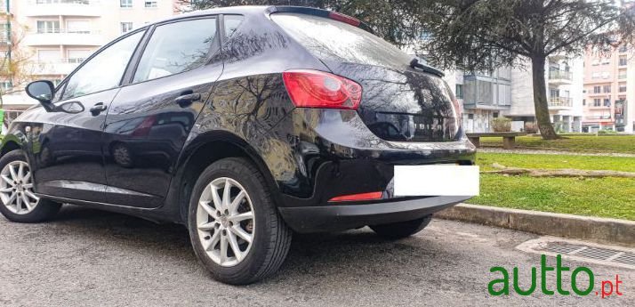 2011' SEAT Ibiza photo #2