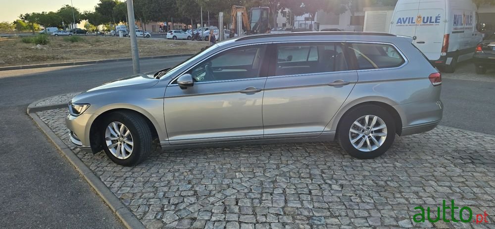 2017' Volkswagen Passat Variant photo #3