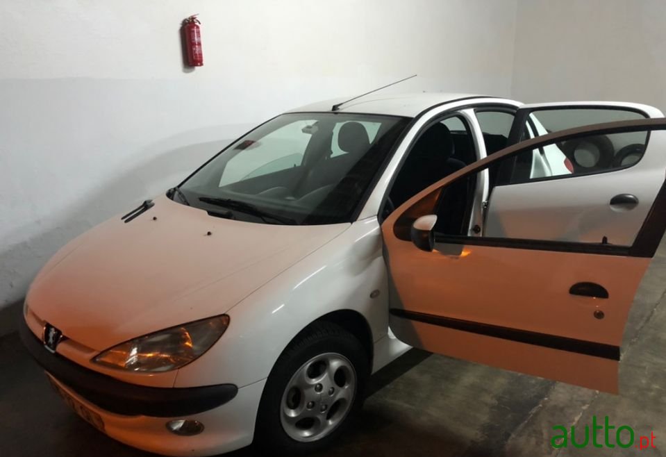 2000' Peugeot 206 photo #1