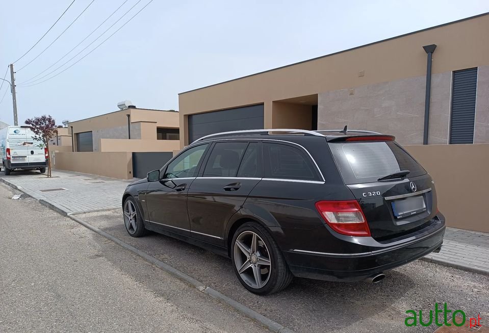 2008' Mercedes-Benz C-320 photo #2