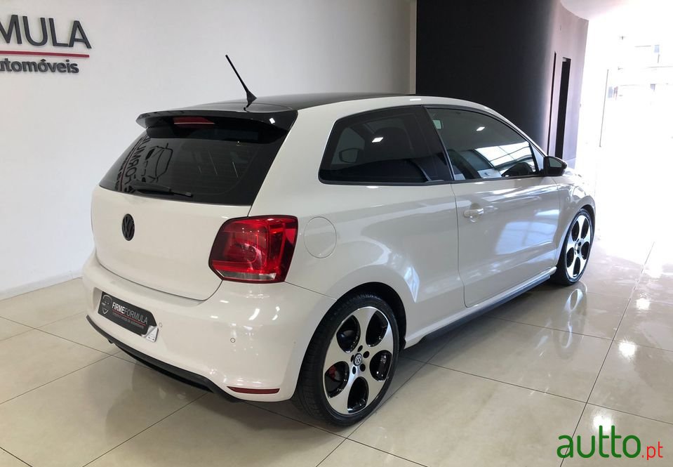 2010' Volkswagen Polo photo #6