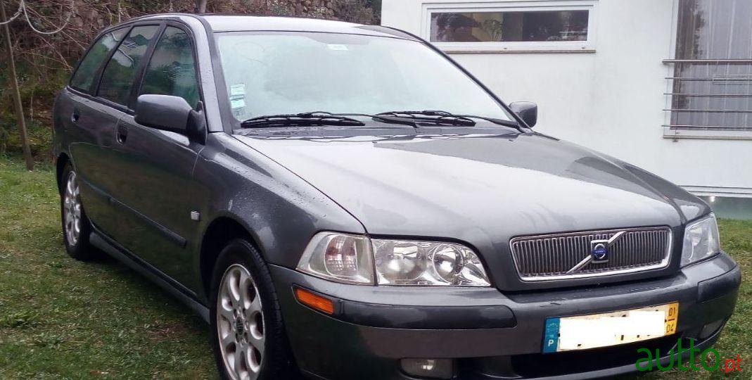 2001' Volvo V40 1.6 photo #1