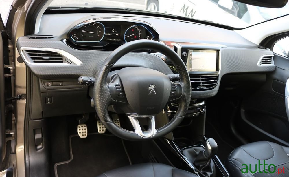 2016' Peugeot 2008 photo #6