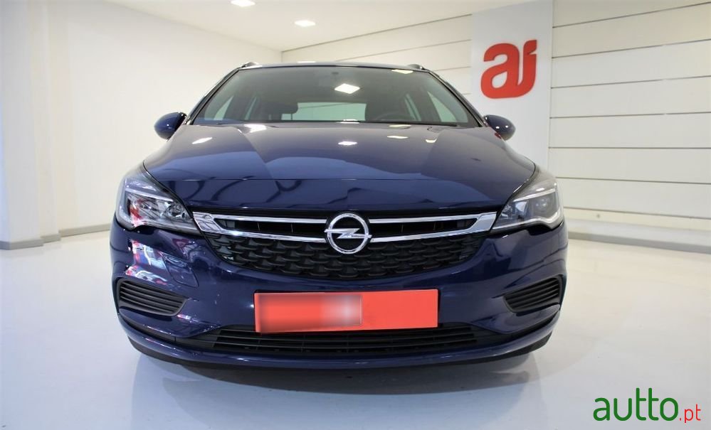 2018' Opel Astra Sports Tourer photo #2