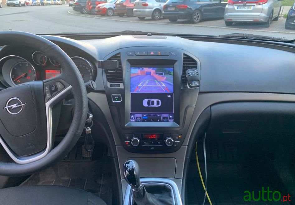 2011' Opel Insignia Sport Tourer photo #3