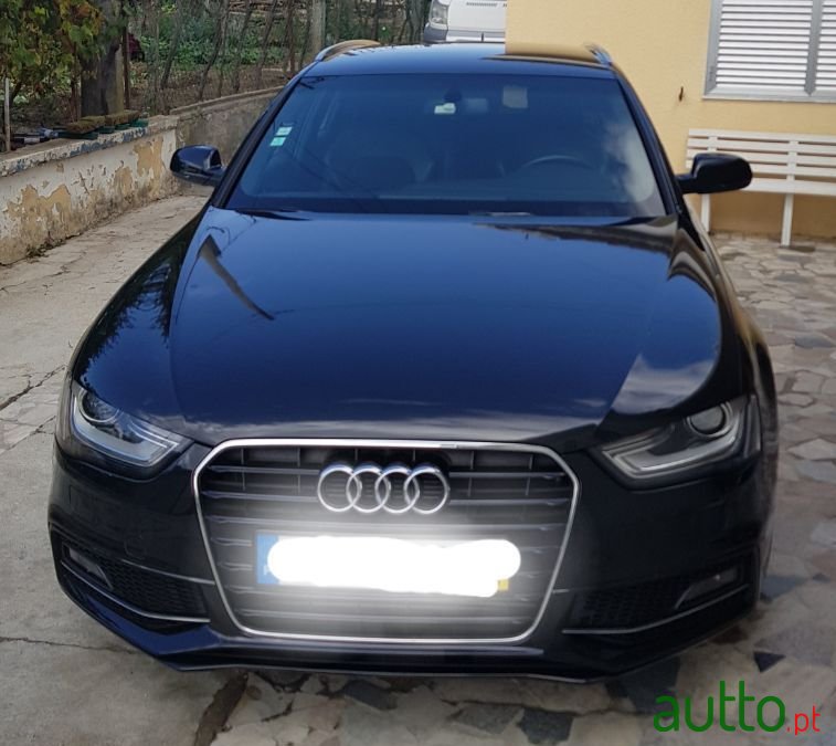 2012' Audi A4 Avant photo #2